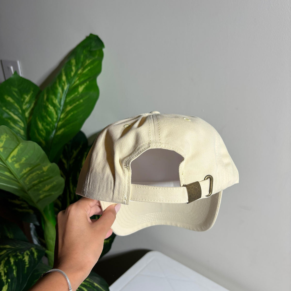 EMBROIDERED FLOWER CAPS