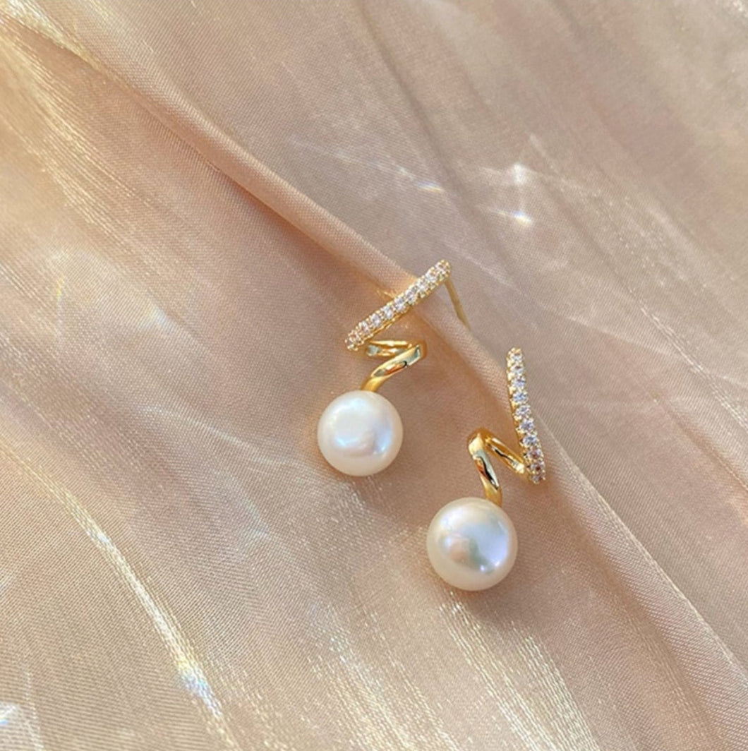 Gold Zigzag pearl Drop earrings