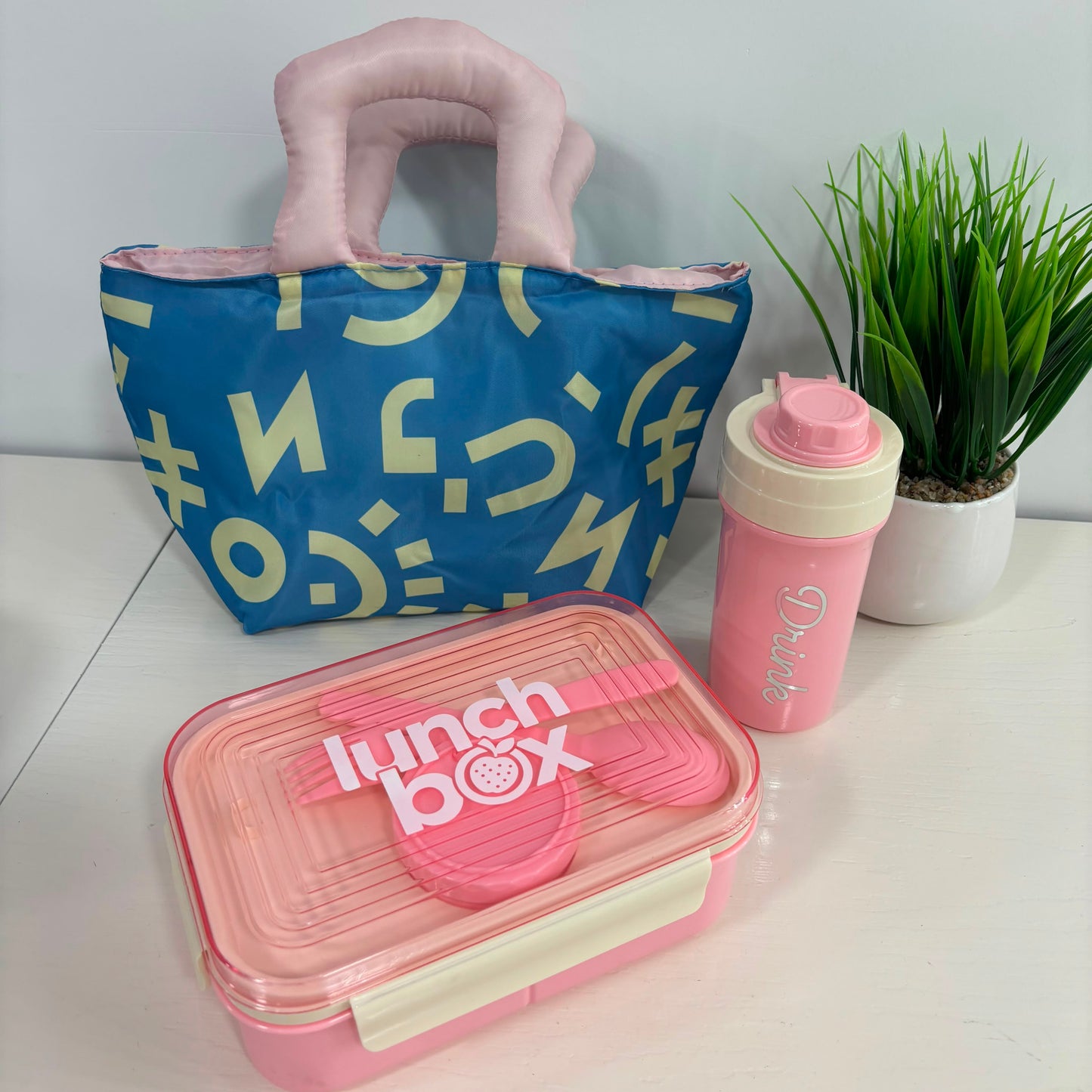 Lunch box with a bag and a water bottle