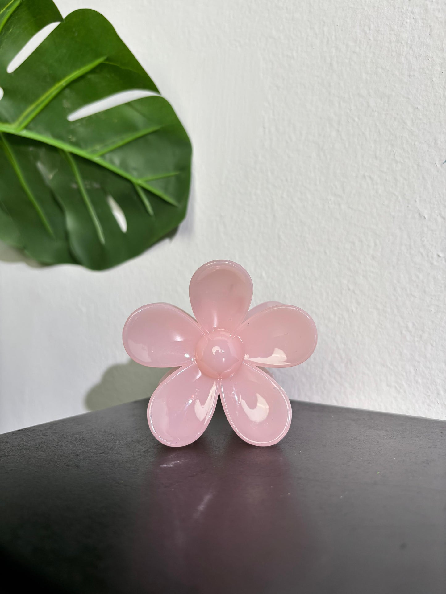 Flower-shaped hair clip