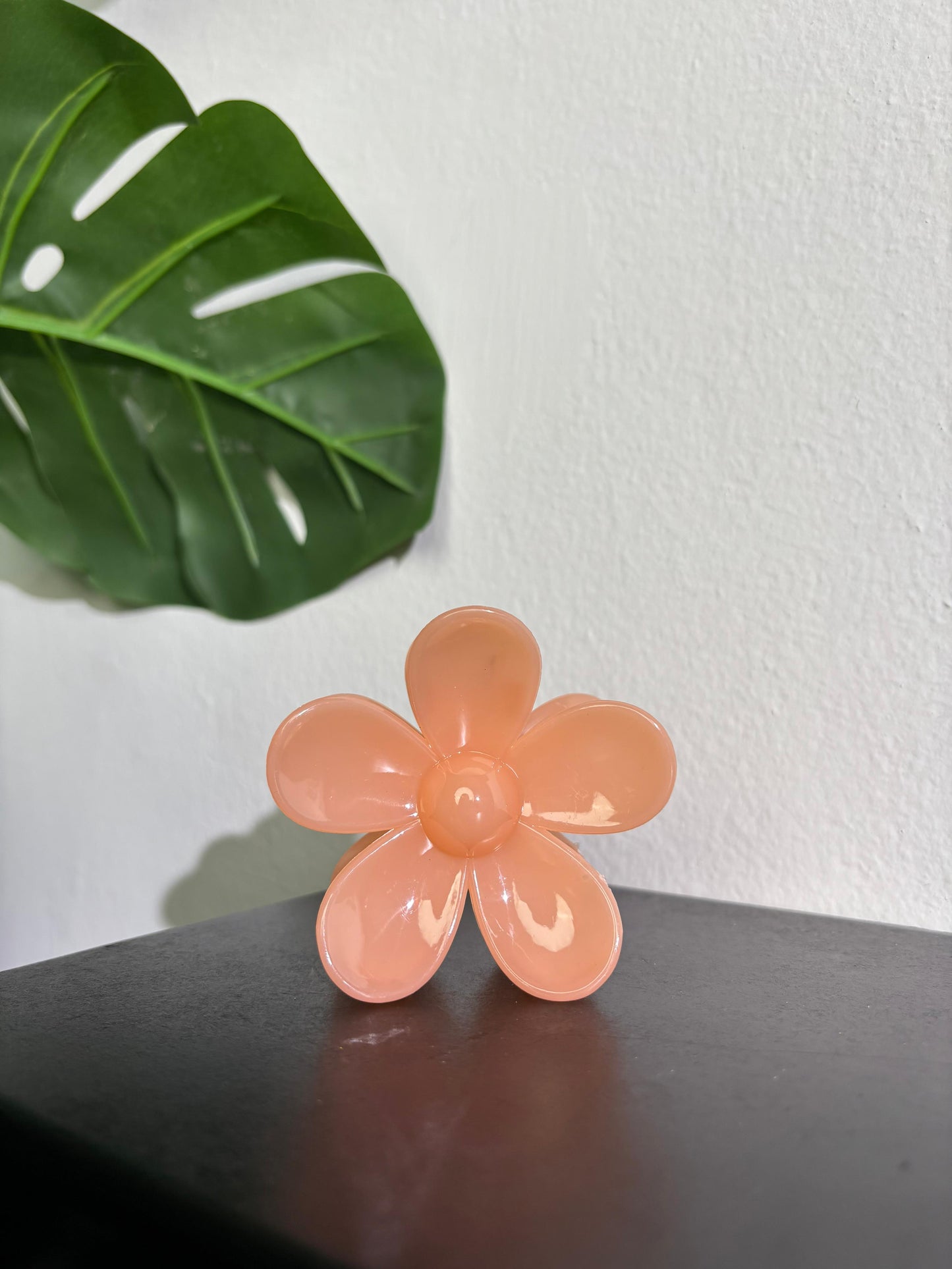 Flower-shaped hair clip