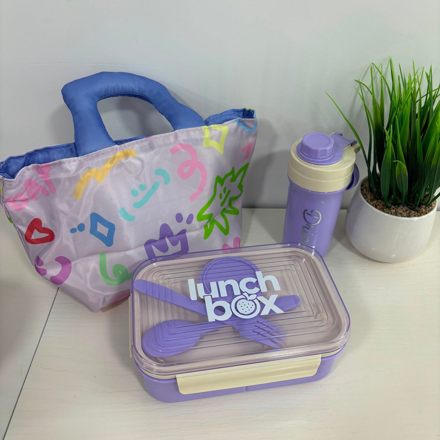 Lunch box with a bag and a water bottle