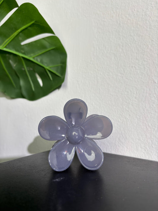 Flower-shaped hair clip