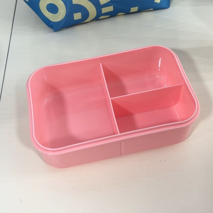 Lunch box with a bag and a water bottle